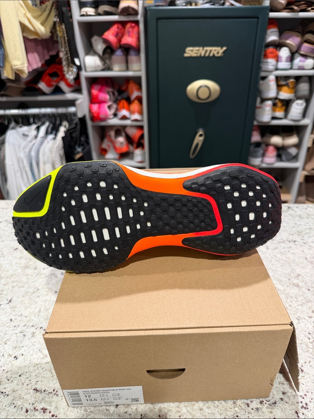 Men’s Zoomx Nike Invincible Run FK3 - Picture 2 of 5